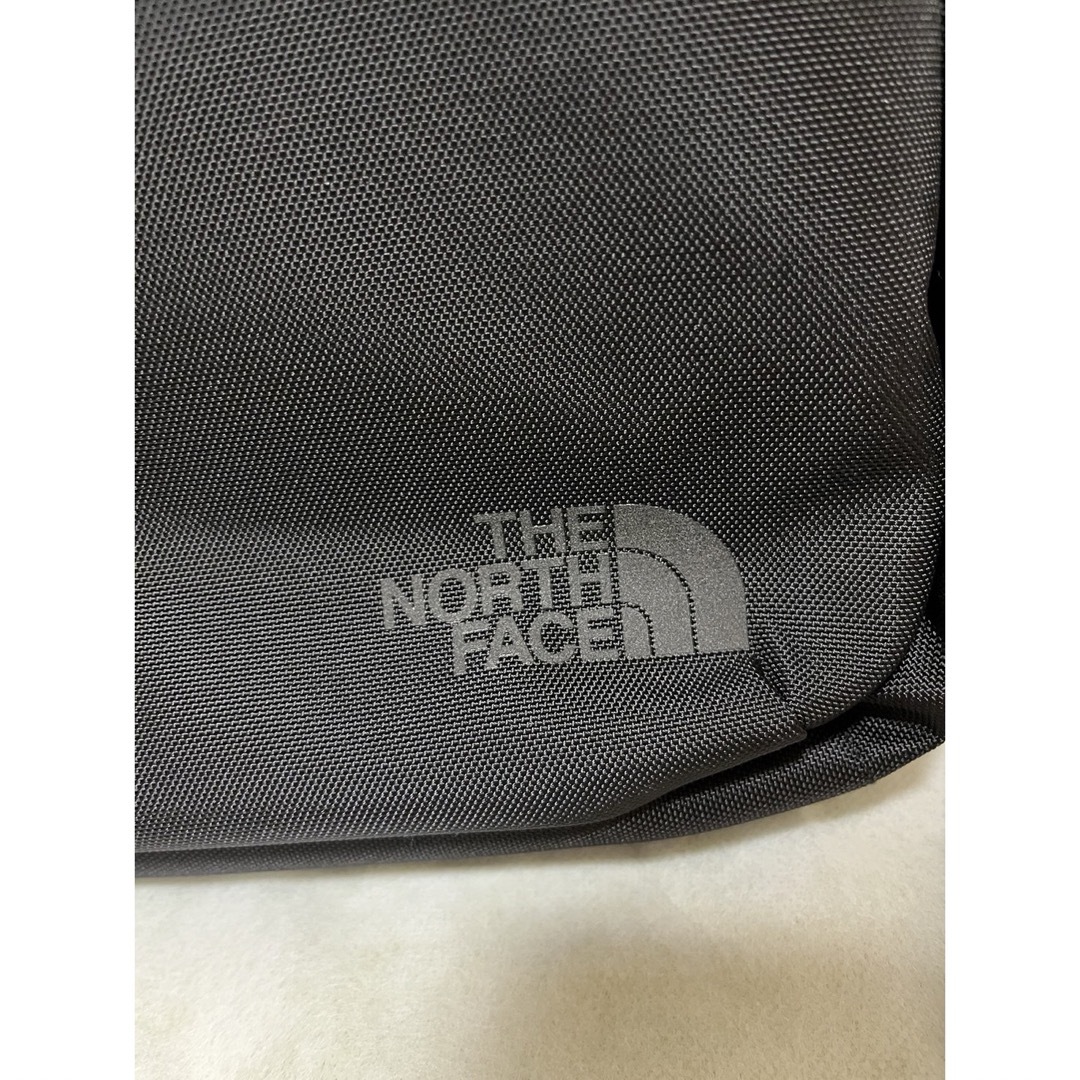 THE NORTH FACE(ザノースフェイス)の【新品未使用】シャトルデイパックスリム 商品型番 NM82330 メンズのバッグ(ビジネスバッグ)の商品写真