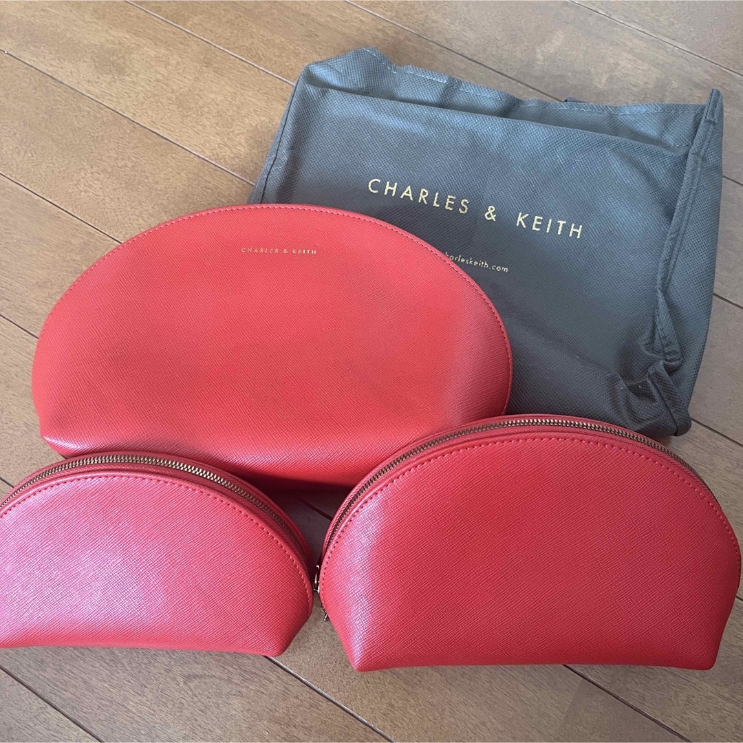 Charles and Keith(チャールズアンドキース)のチャールズアンドキース ポーチ 3点セット レディースのファッション小物(ポーチ)の商品写真