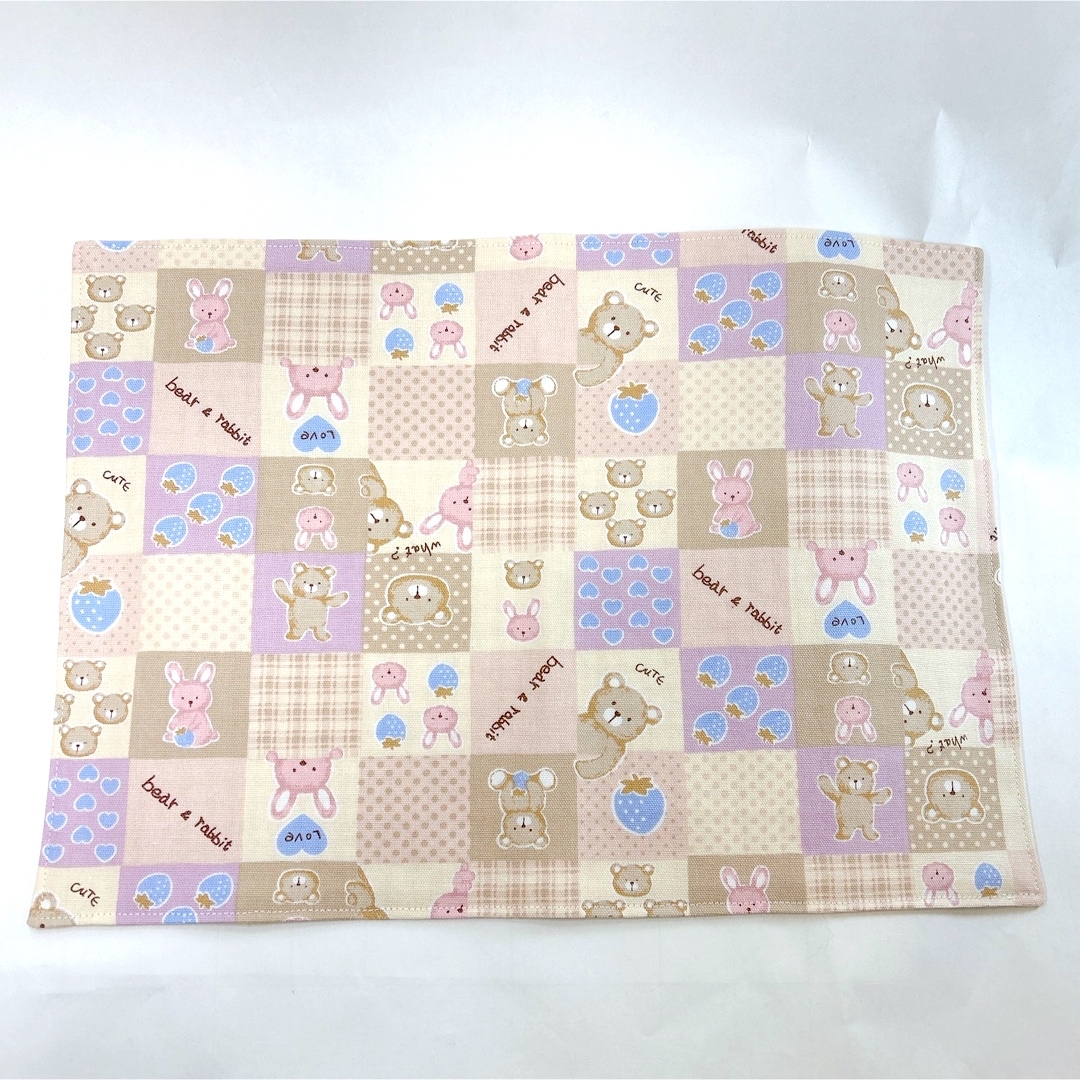 ランチョンマット　25×35   2枚組　♡くま＆うさぎ♡  No.1034 ハンドメイドのキッズ/ベビー(外出用品)の商品写真