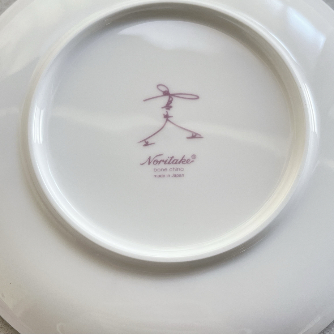 Noritake(ノリタケ)の浅田真央ちゃん限定オリジナルグッズ プレート皿＋マグカップ2点セット ノリタケ  インテリア/住まい/日用品のキッチン/食器(食器)の商品写真