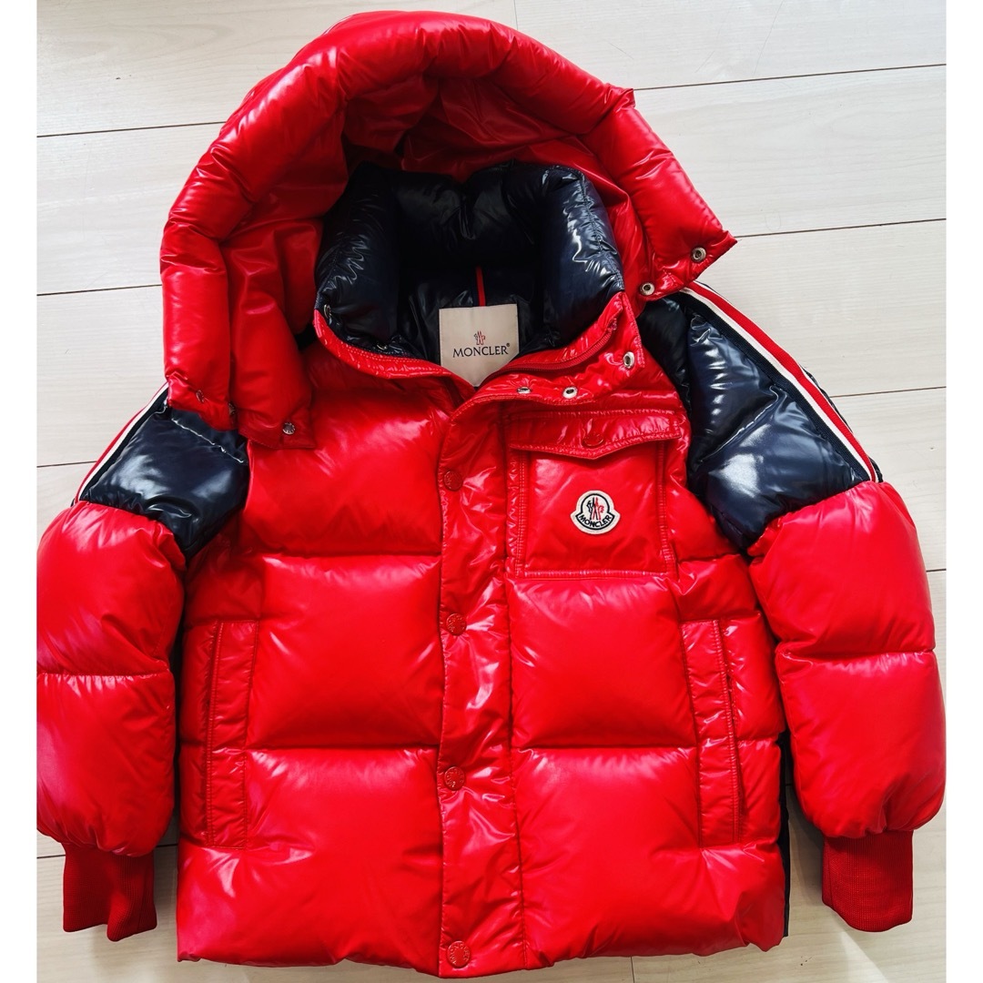 MONCLER(モンクレール)のMONCLERモンクレール　キッズダウン140㌢ キッズ/ベビー/マタニティのキッズ服女の子用(90cm~)(ジャケット/上着)の商品写真