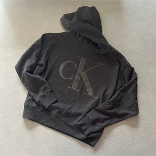 カルバンクライン(Calvin Klein)のカルバンクライン　パーカー　黒　スパンコール　キラキラ　フーディ(パーカー)