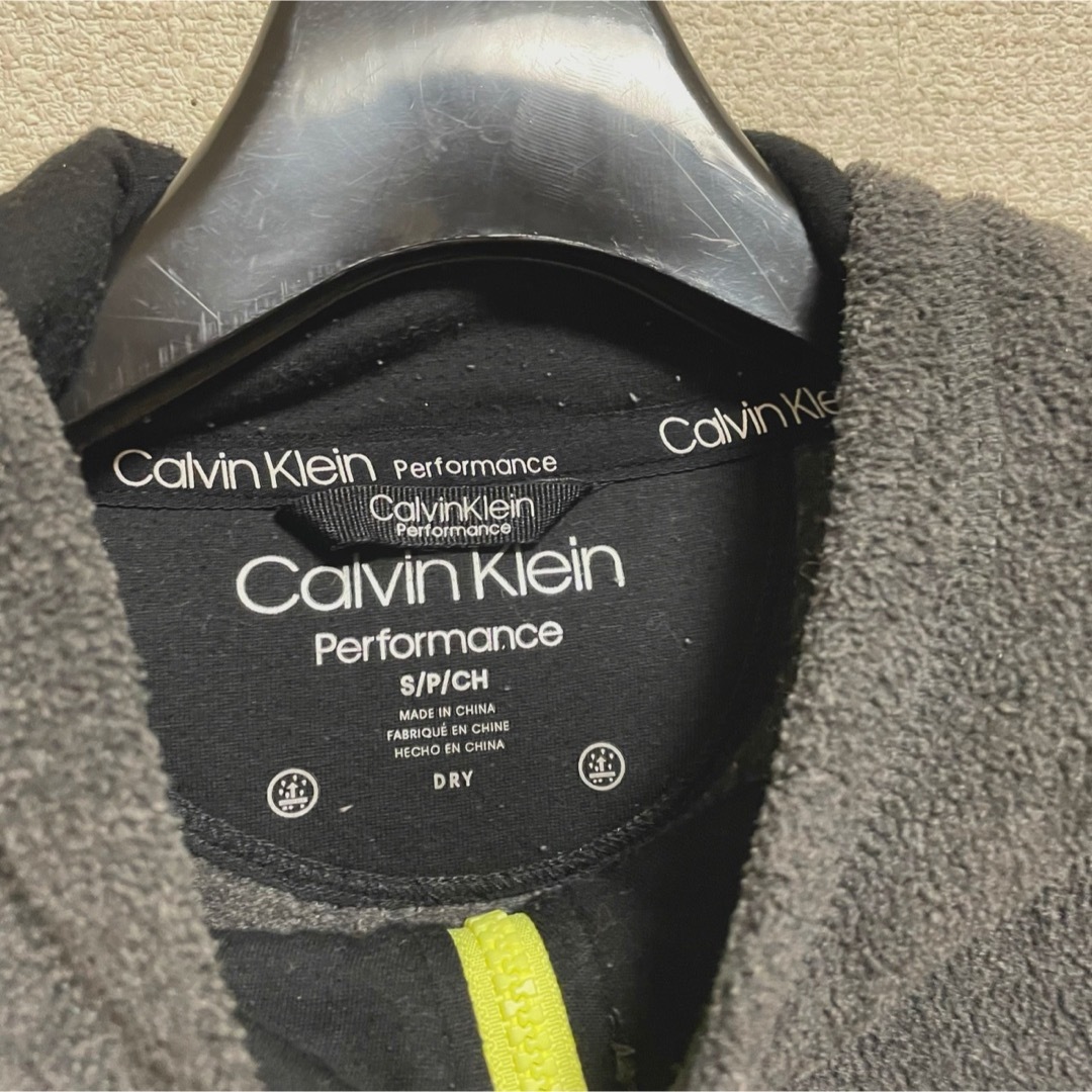 Calvin Klein(カルバンクライン)のCalvin Klein カルバンクライン　ダークグレー　パーカー　フーディー メンズのトップス(パーカー)の商品写真