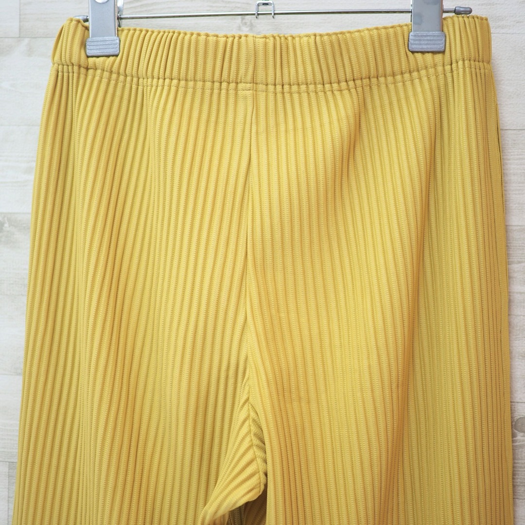 ISSEY MIYAKE(イッセイミヤケ)のHOMME PLISSE 21AWプリーツパンツ-Yellow/1 メンズのパンツ(サルエルパンツ)の商品写真