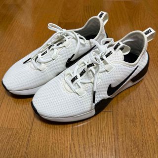 ナイキ(NIKE)のナイキ　アシンモダン　23.5 ホワイト(スニーカー)