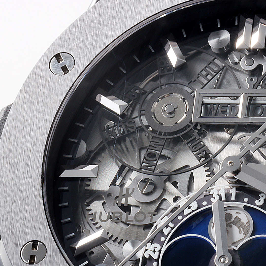 HUBLOT(ウブロ)のウブロ アエロフュージョン ムーンフェイズ ブラックマジック 517.CX.0170.LR メンズ 中古 腕時計 メンズの時計(腕時計(アナログ))の商品写真