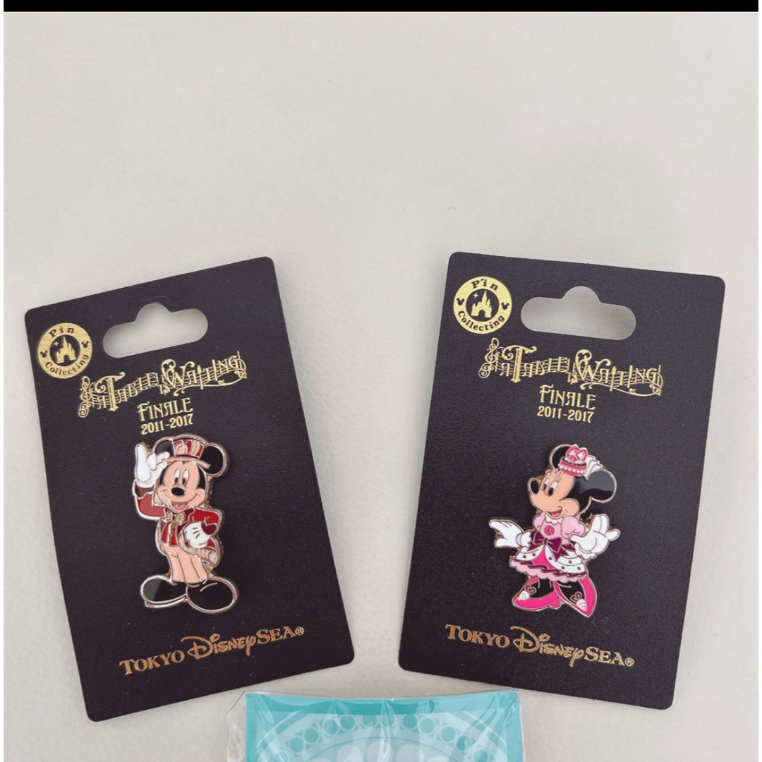 Disney(ディズニー)の【新品.未使用】☆ディズニーリゾート☆ミッキー&ミニーピンバッジセット☆ エンタメ/ホビーのアニメグッズ(バッジ/ピンバッジ)の商品写真