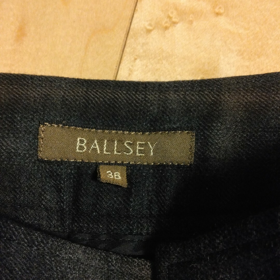 Ballsey(ボールジィ)のBALLSEY　ウールセンタープレスチェックパンツ レディースのパンツ(カジュアルパンツ)の商品写真