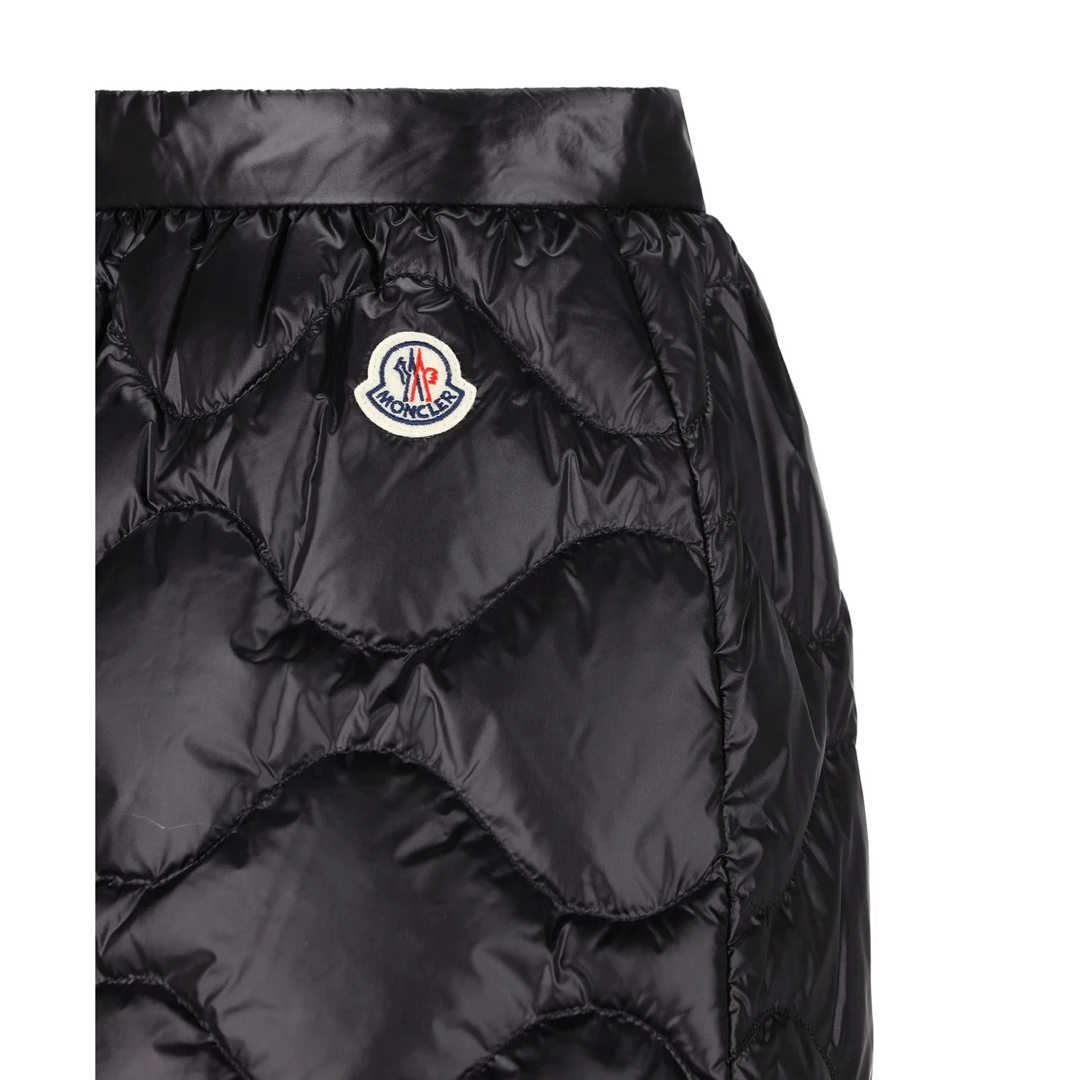 MONCLER(モンクレール)のMoncler モンクレール ロゴパッチ キルティング スカート レディースのスカート(ミニスカート)の商品写真