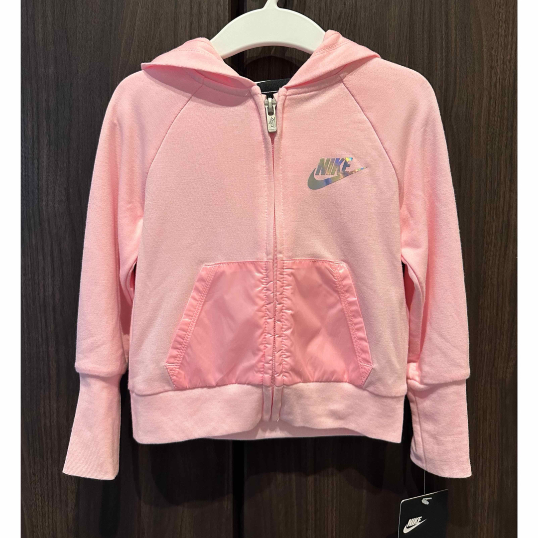 NIKE(ナイキ)のNIKE （ナイキ）パーカー定価‼️【税込4,950円】 キッズ/ベビー/マタニティのキッズ服女の子用(90cm~)(ジャケット/上着)の商品写真