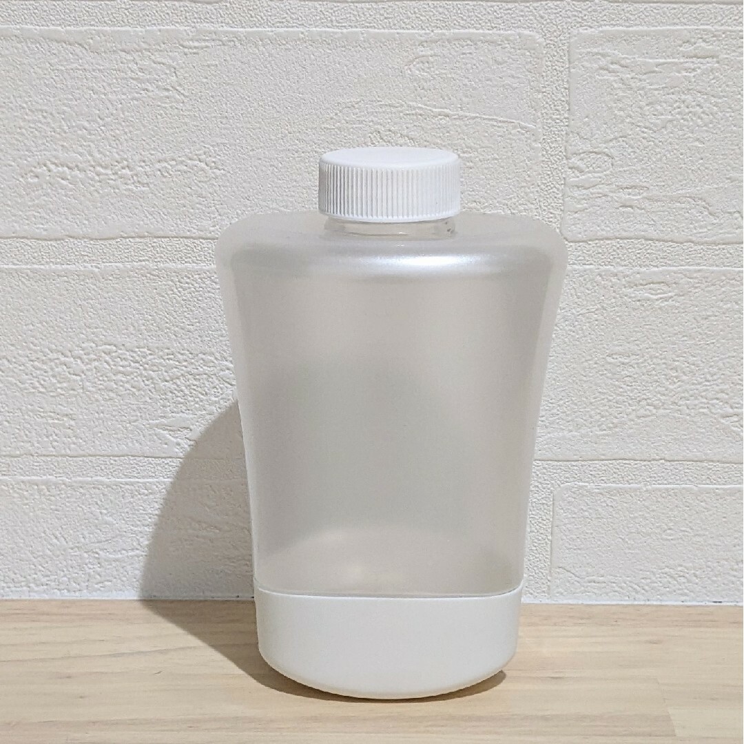 ミューズノータッチ　補充出来るキャップ付きボトル　ホワイト キッズ/ベビー/マタニティの洗浄/衛生用品(その他)の商品写真