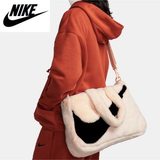 ナイキ(NIKE)の【定価10450円】NIKE ファー 2way ショルダー トート バッグ 白(トートバッグ)