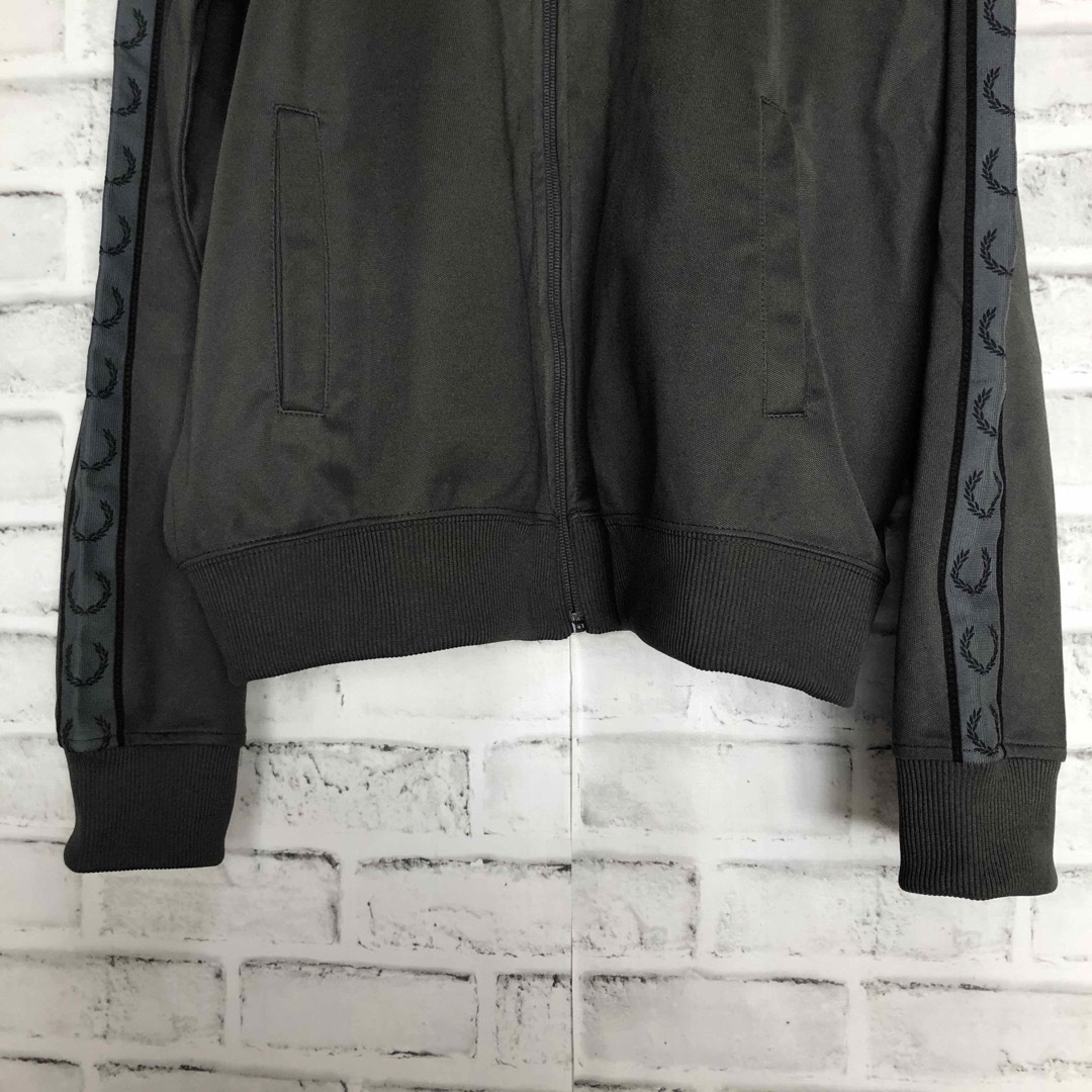 FRED PERRY - 希少⭐️濃カーキL Fred Perryトラックジャケット FRED PERRY - 希少⭐️濃カーキL Fred Perryトラックジャケット