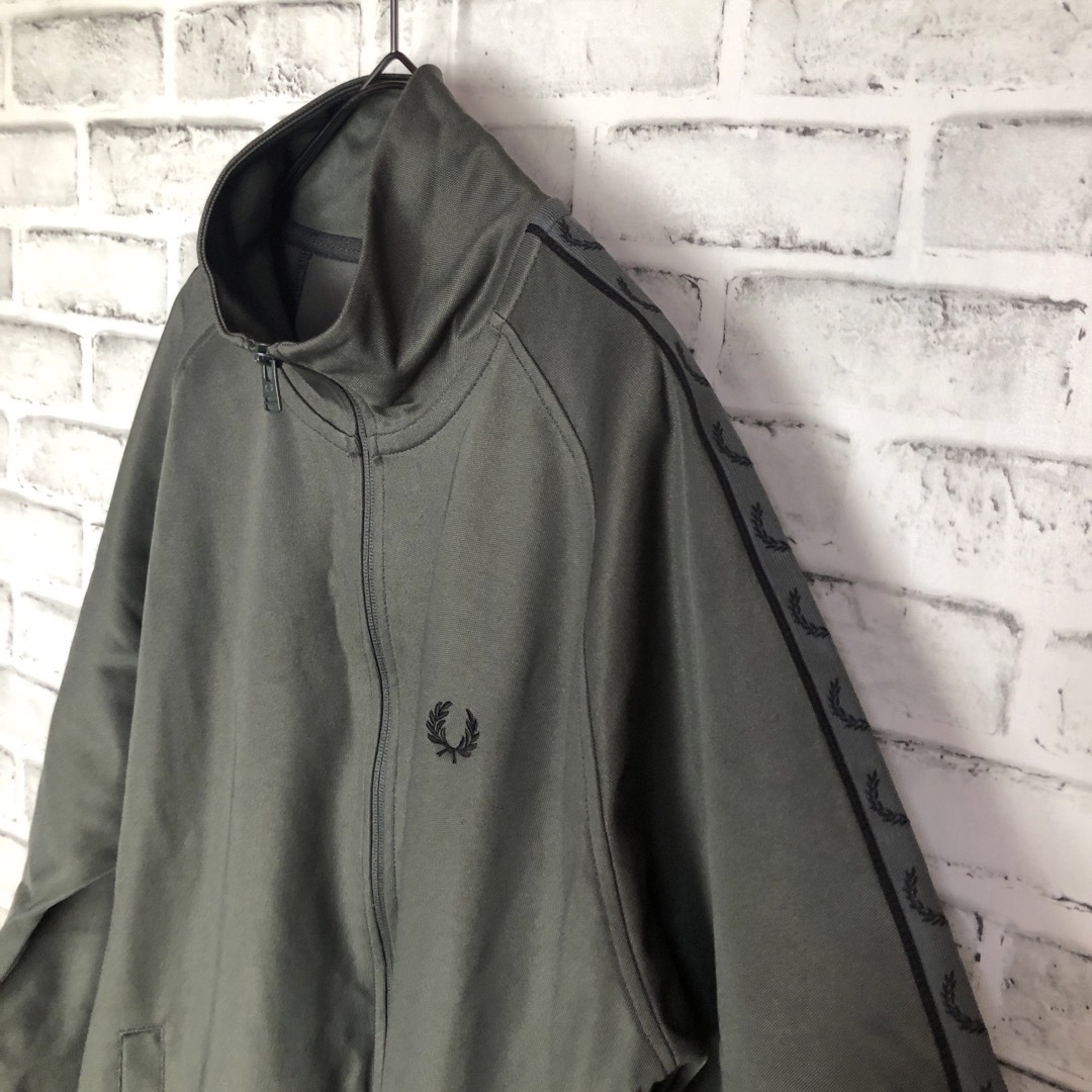 FRED PERRY - 希少⭐️濃カーキL Fred Perryトラックジャケット FRED PERRY - 希少⭐️濃カーキL Fred Perryトラックジャケット