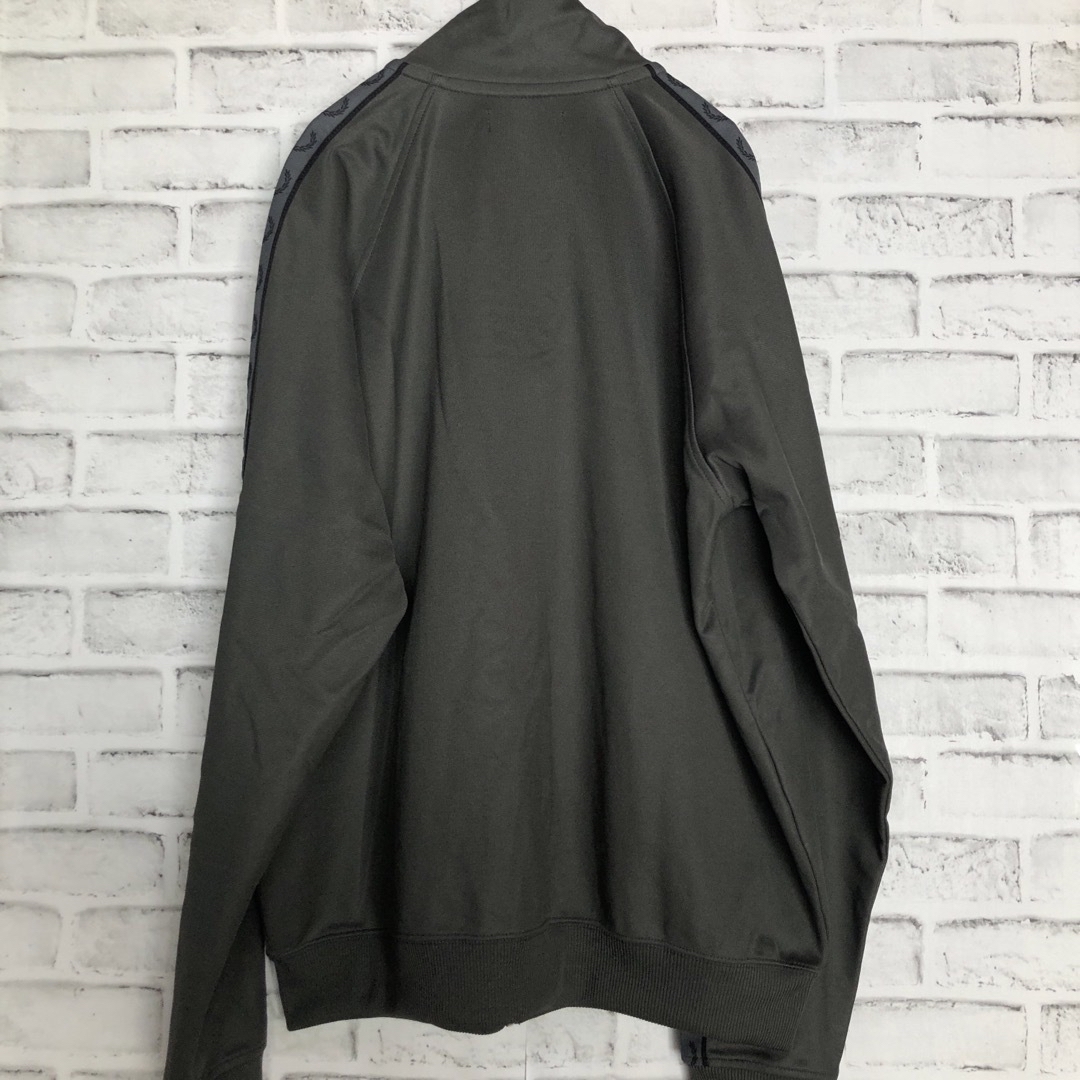 FRED PERRY - 希少⭐️濃カーキL Fred Perryトラックジャケット FRED PERRY - 希少⭐️濃カーキL Fred Perryトラックジャケット