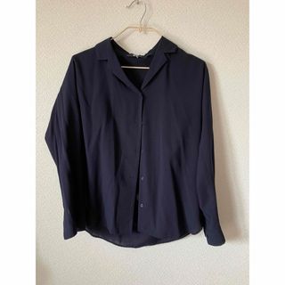 ユニクロ(UNIQLO)の【美品】ユニクロ オープンカラー Ｖネックシャツ ネイビー 紺色 シンプル 春秋(シャツ/ブラウス(長袖/七分))