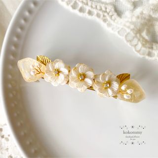 716 大好評　バレッタ  8cm カメリア　小枝　淡水パール　上品　髪飾(ヘアアクセサリー)