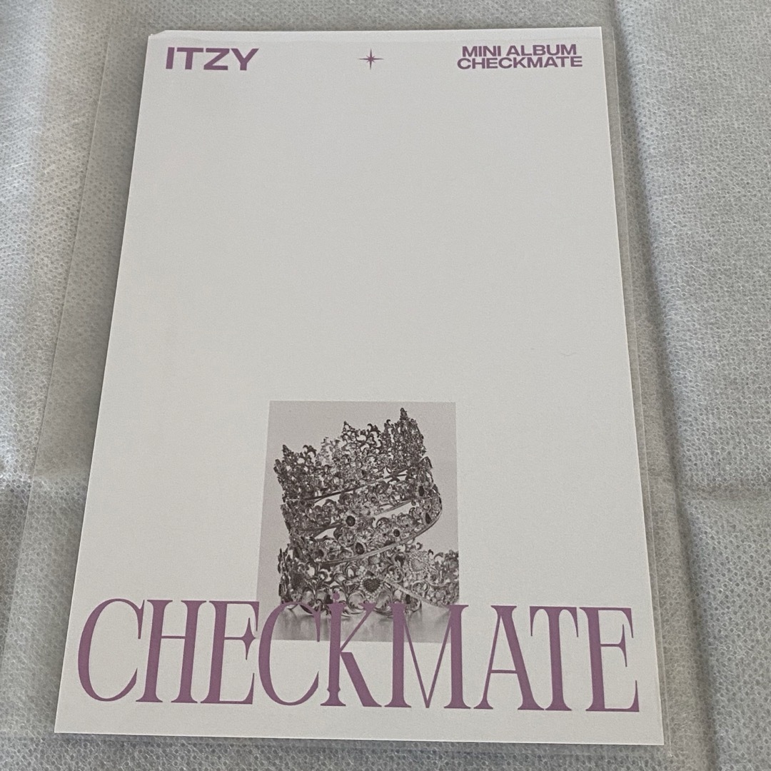 ITZY(イッチ)のITZY CHECKMATE プレオーダー特典 ポストカード チェリョン19 エンタメ/ホビーのタレントグッズ(アイドルグッズ)の商品写真