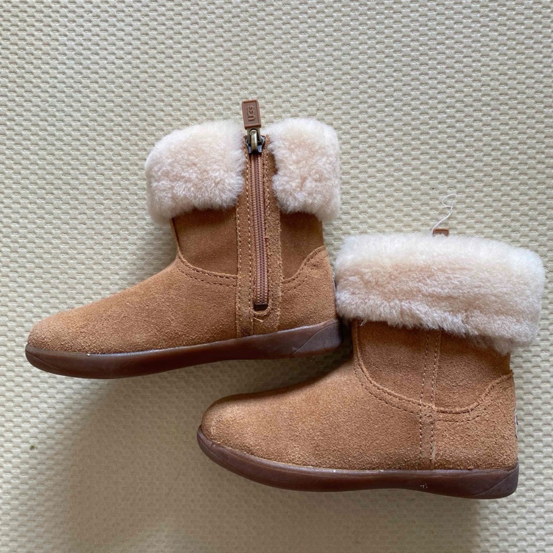 UGG(アグ)の新品未使用　トドラーUGGブーツ　15.5㎝ キッズ/ベビー/マタニティのキッズ靴/シューズ(15cm~)(ブーツ)の商品写真