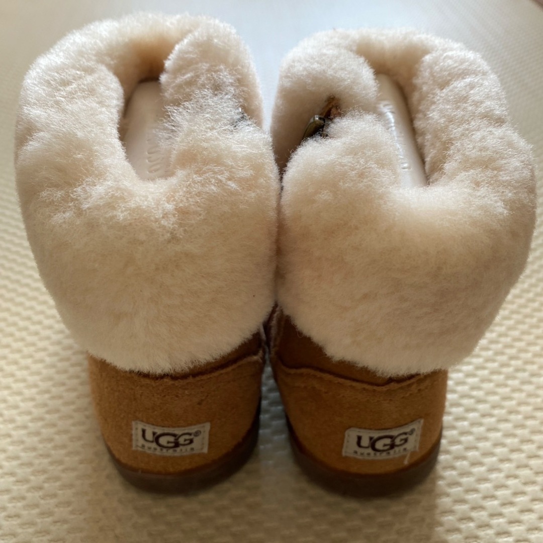 UGG(アグ)の新品未使用　トドラーUGGブーツ　15.5㎝ キッズ/ベビー/マタニティのキッズ靴/シューズ(15cm~)(ブーツ)の商品写真