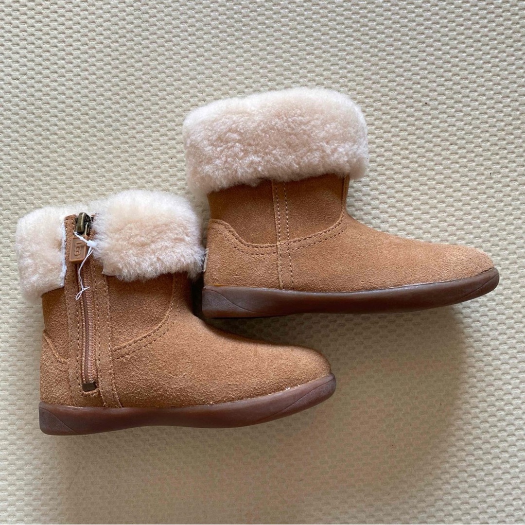 UGG(アグ)の新品未使用　トドラーUGGブーツ　15.5㎝ キッズ/ベビー/マタニティのキッズ靴/シューズ(15cm~)(ブーツ)の商品写真