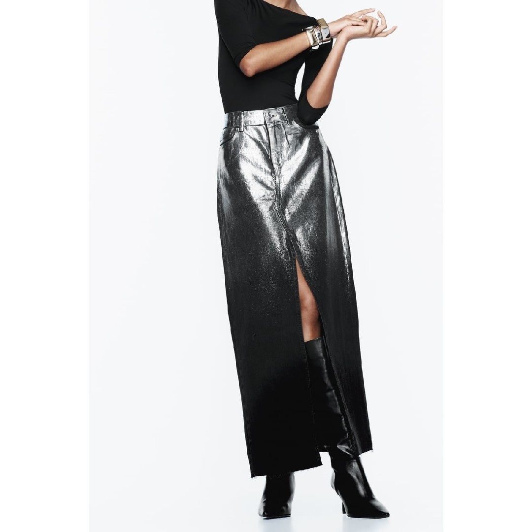 ZARA(ザラ)のZARA　ロング フォイルディテール デニム スカート　Sサイズ　シルバー レディースのスカート(ロングスカート)の商品写真