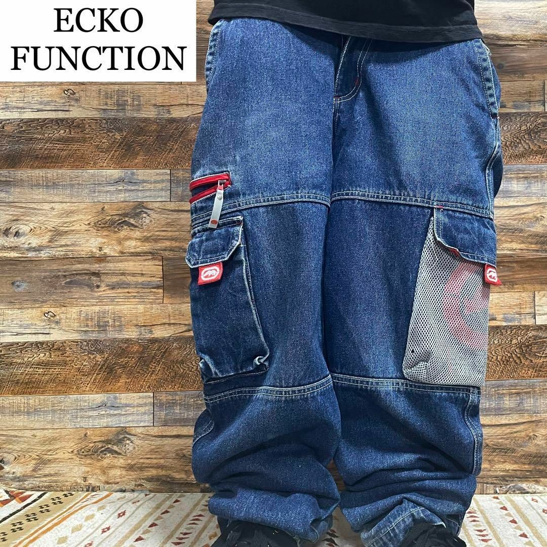 ECKŌ UNLTD（ECKO UNLTD）(エコーアンリミテッド)のエコーバギーデニムカーゴパンツ刺繍ジーンズストリート古着w32極太b系y2k青 メンズのパンツ(デニム/ジーンズ)の商品写真