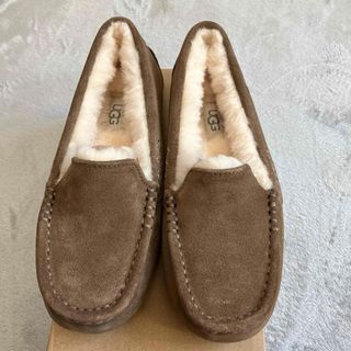 アグ(UGG)のアグ　フラットシューズ(スリッポン/モカシン)