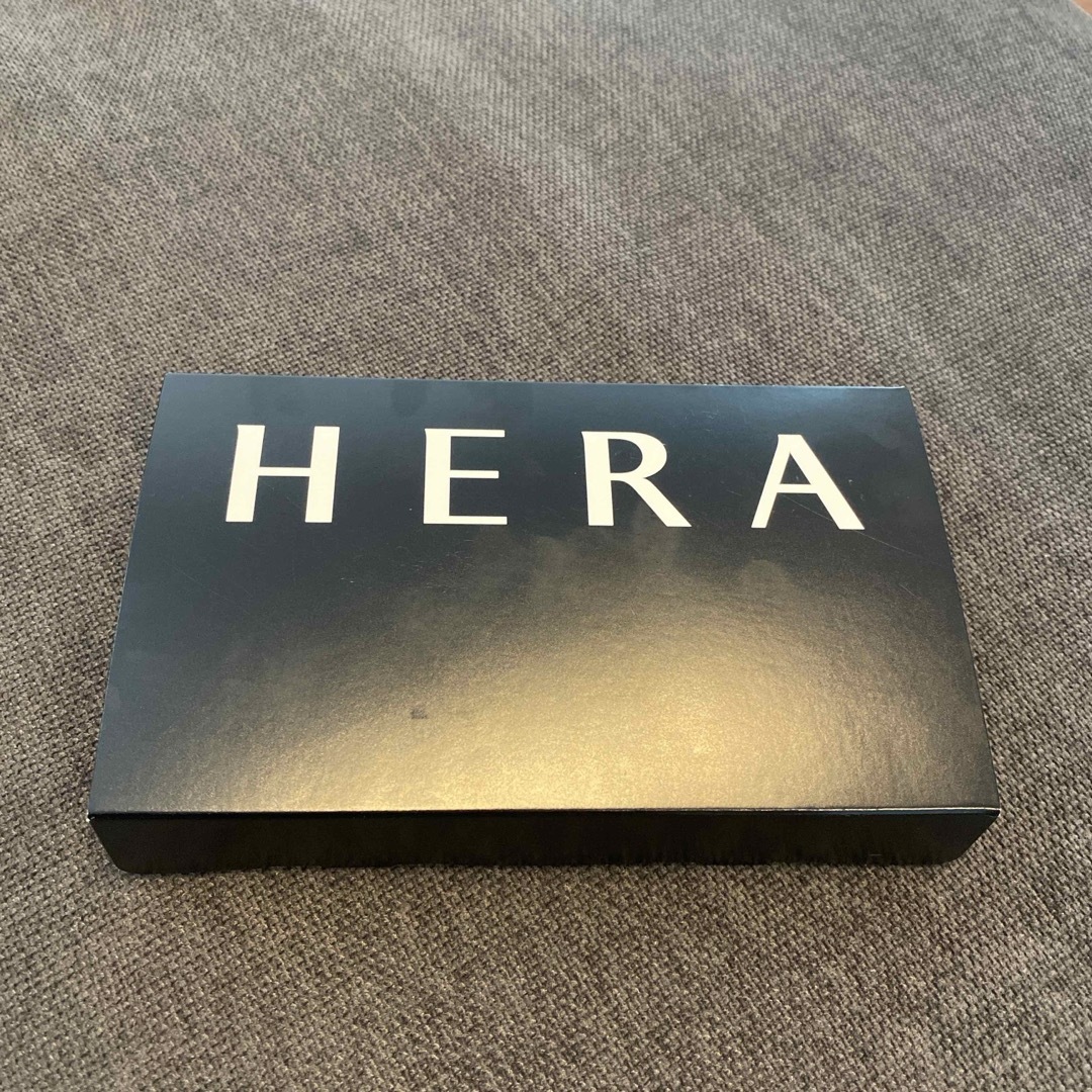 HERA クッションファンデ、ルースパウダーセット コスメ/美容のベースメイク/化粧品(ファンデーション)の商品写真