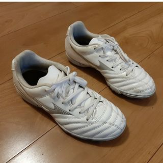 ミズノ(MIZUNO)のP1GE232504215 ミズノ ジュニア サッカートレーニングシューズ 屋…(シューズ)