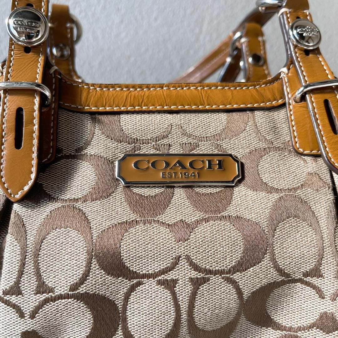 COACH(コーチ)の美品✨COACHコーチセミショルダーバッグトートバッグブラウン茶シグネチャー総柄 レディースのバッグ(ショルダーバッグ)の商品写真