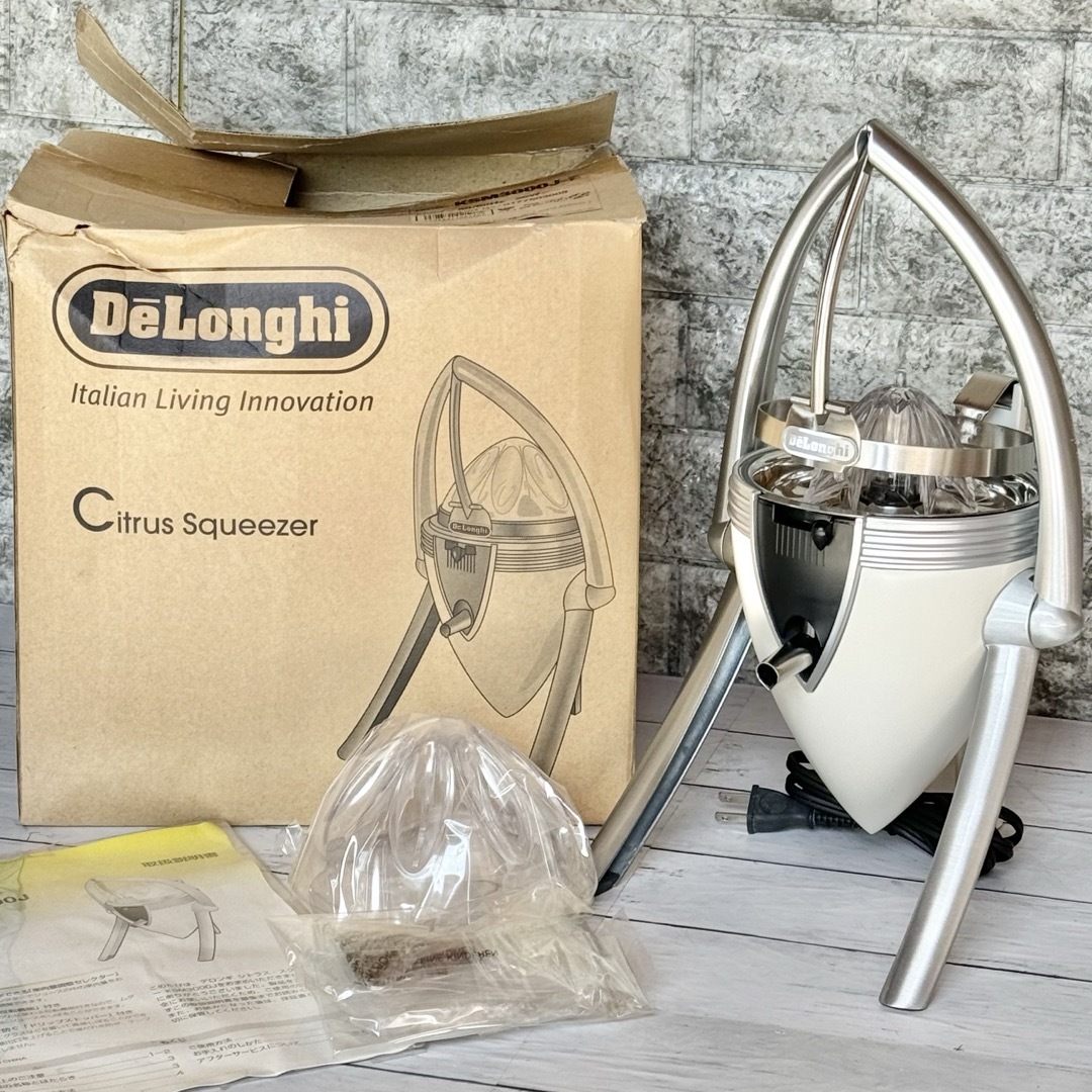 DeLonghi(デロンギ)のDe'Longhi ジーナコレクション シトラス・スクイーザー インテリア/住まい/日用品のキッチン/食器(調理道具/製菓道具)の商品写真