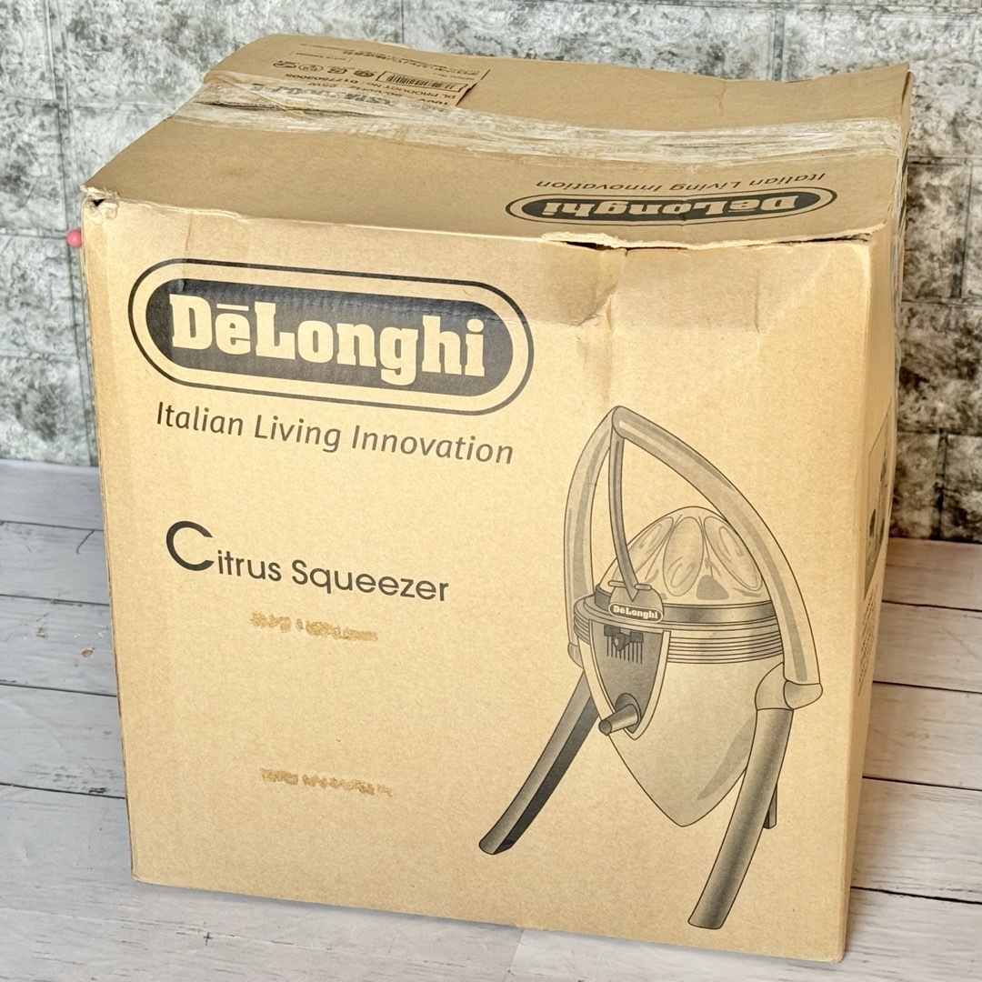 DeLonghi(デロンギ)のDe'Longhi ジーナコレクション シトラス・スクイーザー インテリア/住まい/日用品のキッチン/食器(調理道具/製菓道具)の商品写真