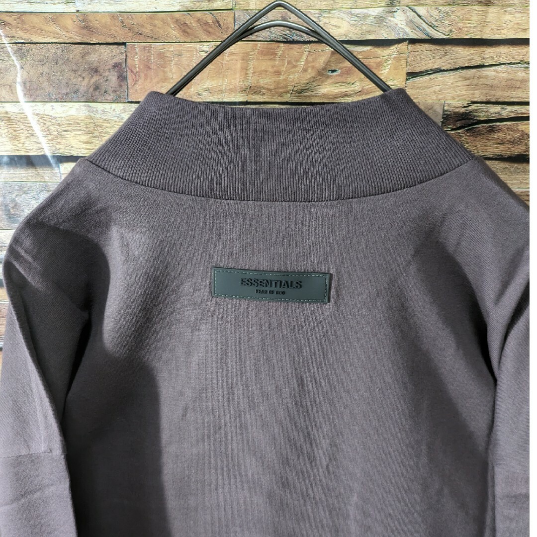 FEAR OF GOD(フィアオブゴッド)のFOG ESSENTIALS  ロンT 正規品 オーバーサイズ XXS パープル レディースのトップス(Tシャツ(長袖/七分))の商品写真