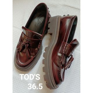 トッズ(TOD'S)のTod's トッズ　タッセルローファー　バーガンディー(ローファー/革靴)