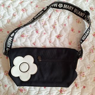 マリークワント(MARY QUANT)のMARY　QUANT　セカンドバッグ　ブラック　新品　キズ(トートバッグ)