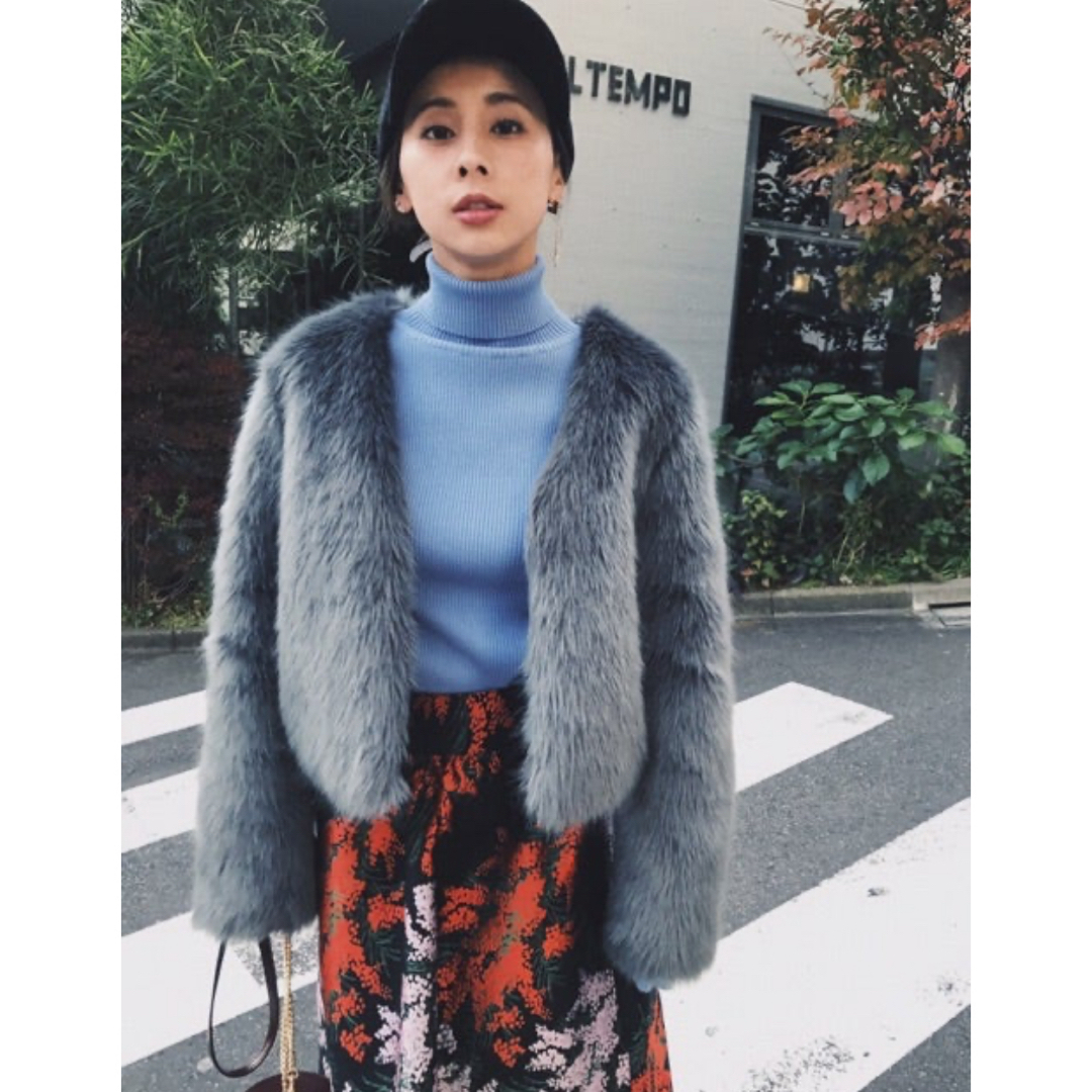 Ameri VINTAGE(アメリヴィンテージ)の美品 AMERI COLORFUL ECO FUR COAT 税込23,320円 レディースのジャケット/アウター(毛皮/ファーコート)の商品写真