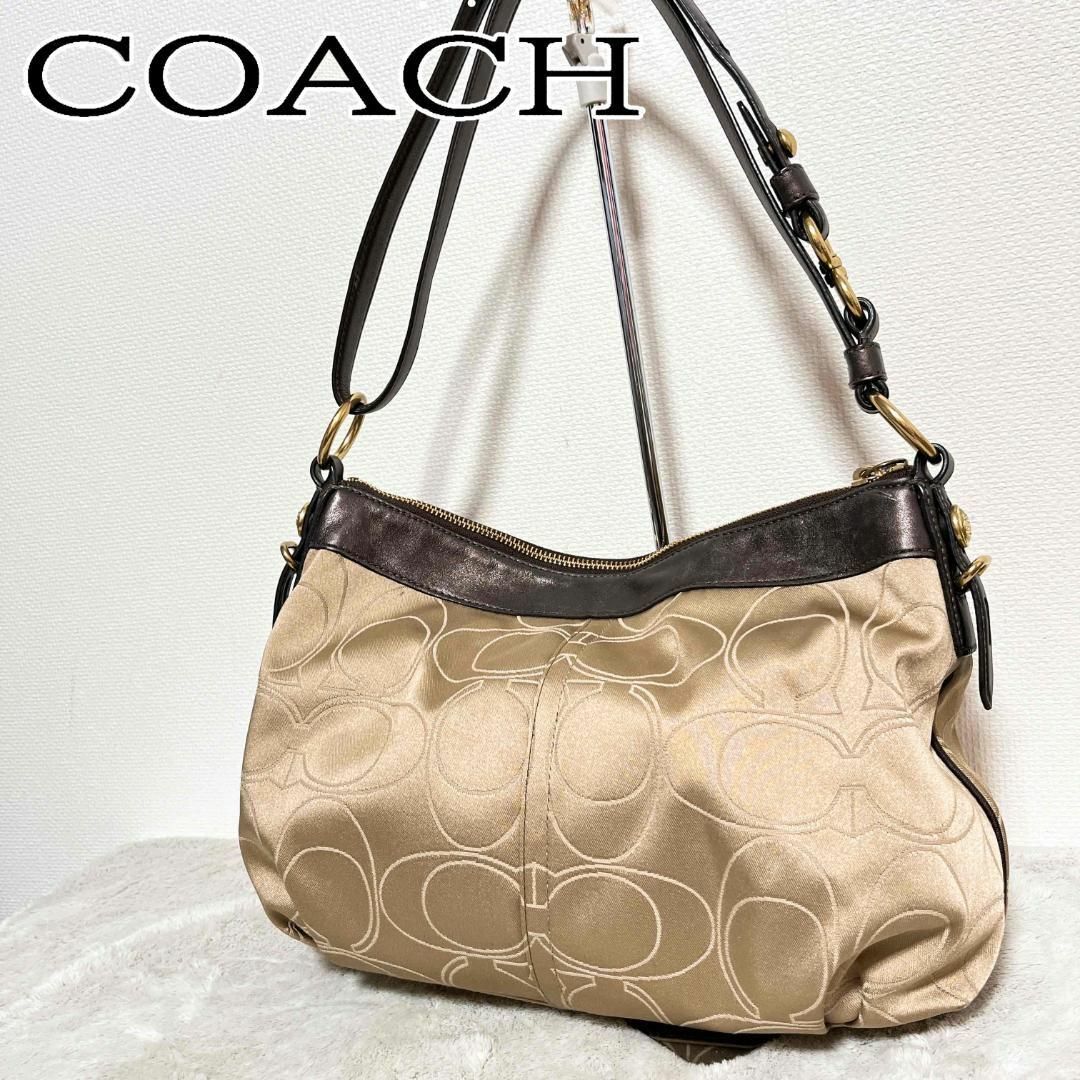 COACH(コーチ)の美品✨COACH コーチセミショルダーバッグトートバッグゴールドシグネチャー総柄 レディースのバッグ(ショルダーバッグ)の商品写真