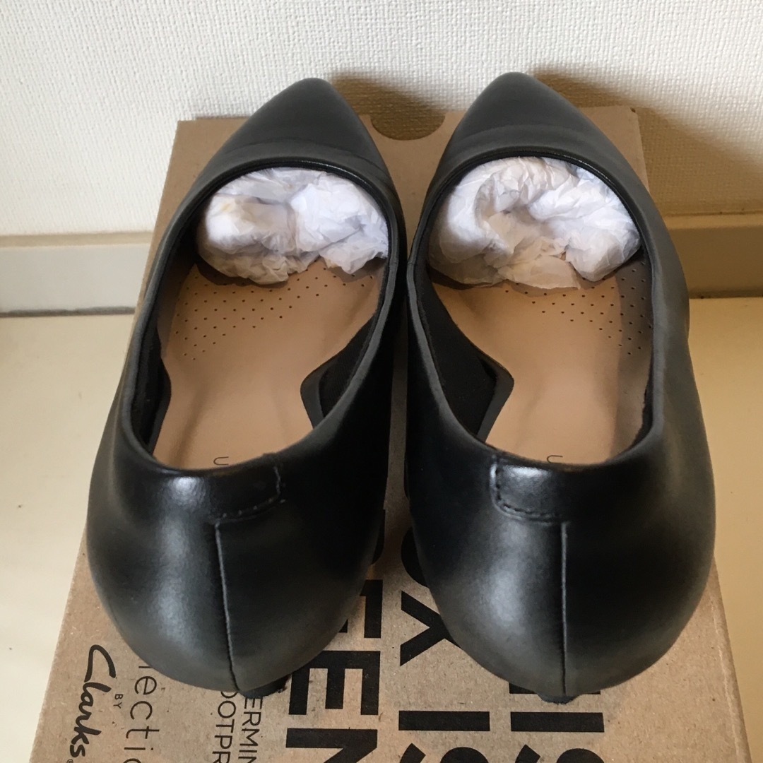 Clarks(クラークス)の中古美品　女性Clarks　パンプス　黒　サイズuk51/2（24.5cm) レディースの靴/シューズ(ハイヒール/パンプス)の商品写真