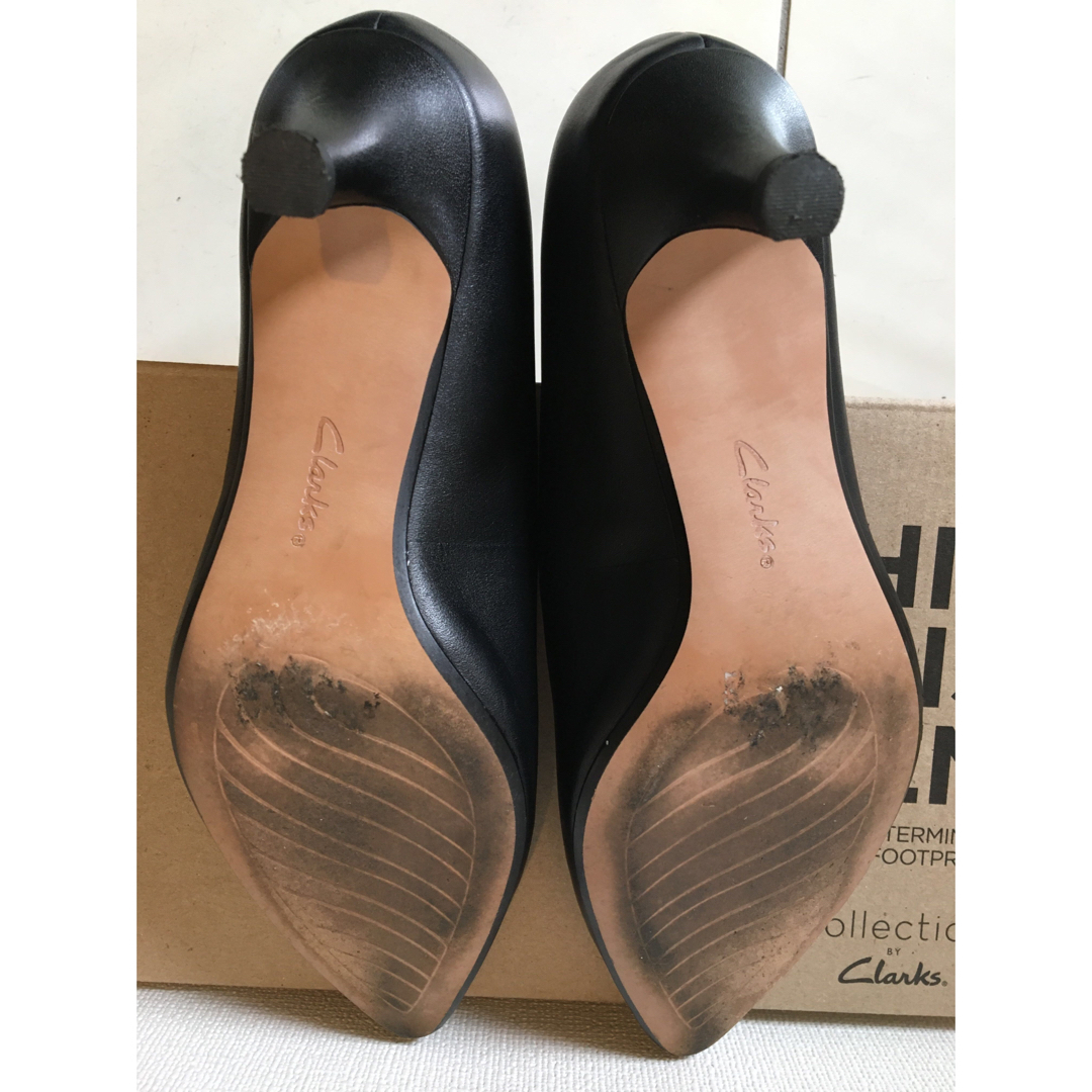 Clarks(クラークス)の中古美品　女性Clarks　パンプス　黒　サイズuk51/2（24.5cm) レディースの靴/シューズ(ハイヒール/パンプス)の商品写真