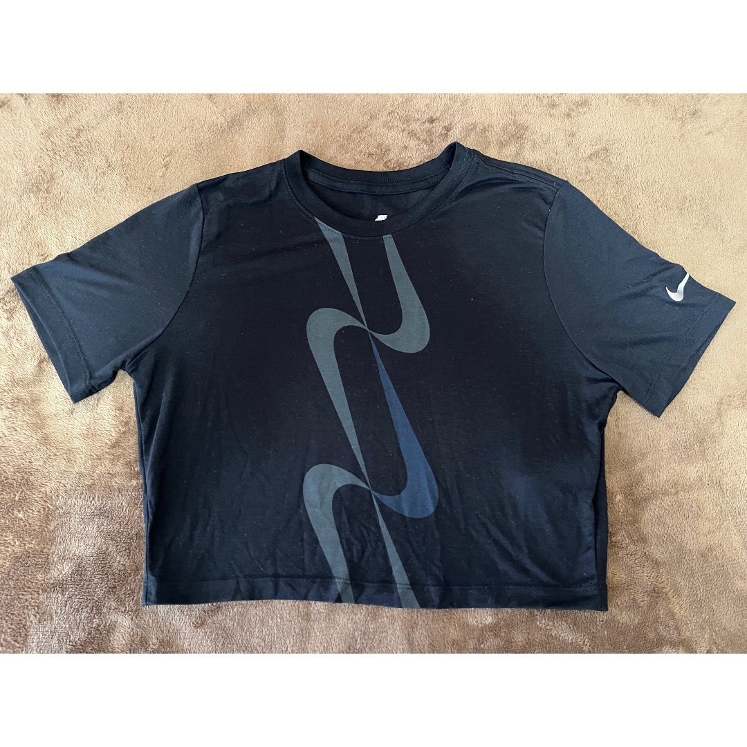 NIKE(ナイキ)のNike ナイキ スポーツウェア ウィメンズ スリム クロップド Tシャツ レディースのトップス(Tシャツ(半袖/袖なし))の商品写真