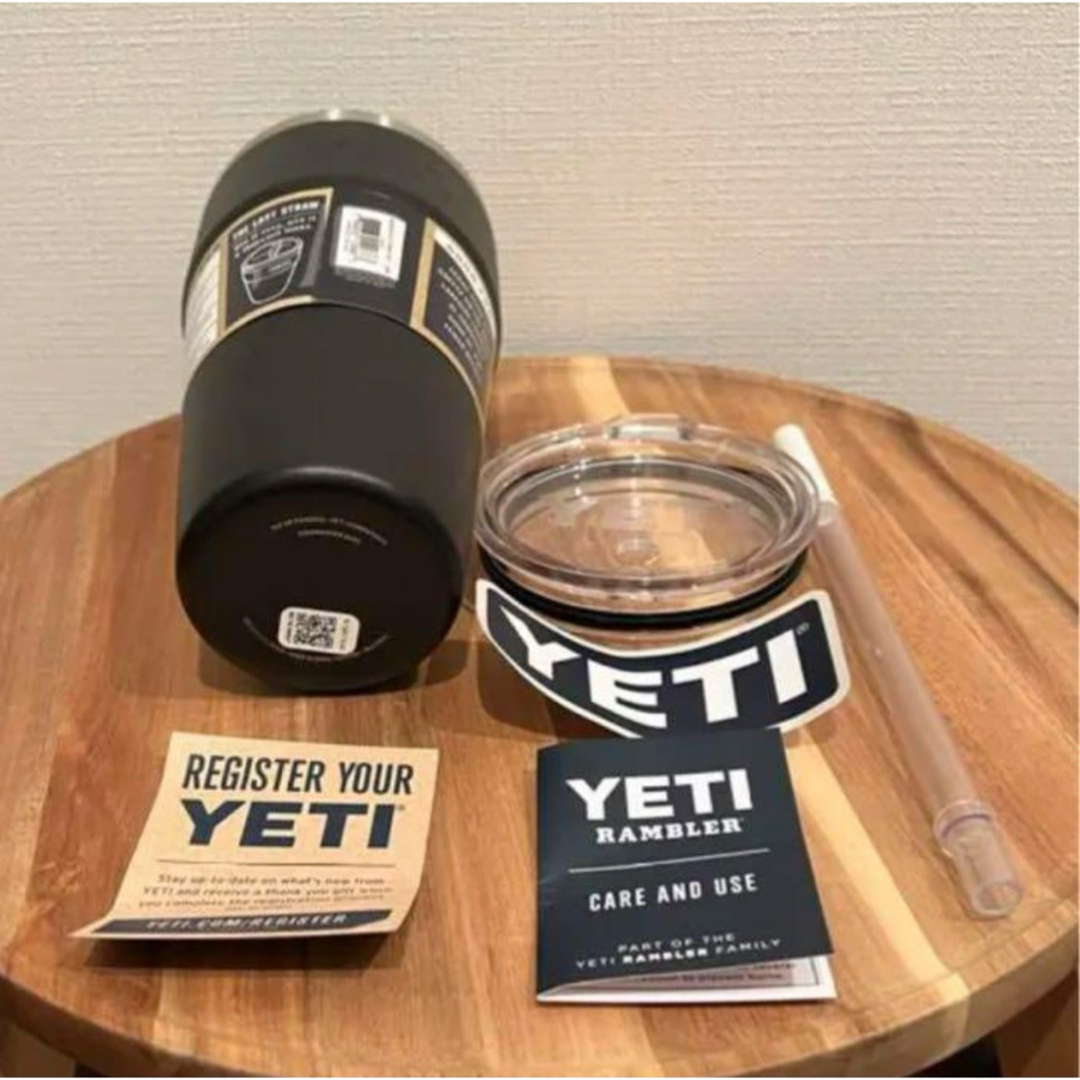 YETI(イエティ)のYETI ストロー付きタンブラー26oz ランブラー インテリア/住まい/日用品のキッチン/食器(タンブラー)の商品写真