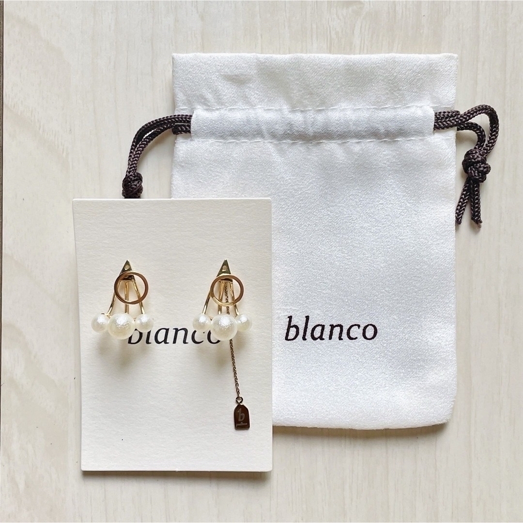 Blanco(ブランコ)のセール中!blanco tokyo CIRCLE 3PEARL ピアス ゴールド レディースのアクセサリー(ピアス)の商品写真