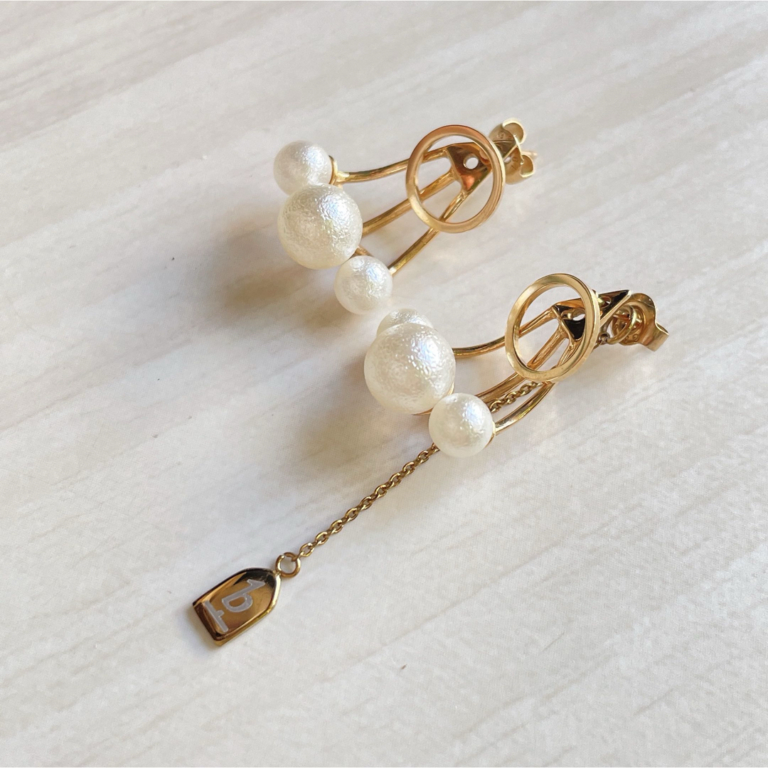 Blanco(ブランコ)のセール中!blanco tokyo CIRCLE 3PEARL ピアス ゴールド レディースのアクセサリー(ピアス)の商品写真