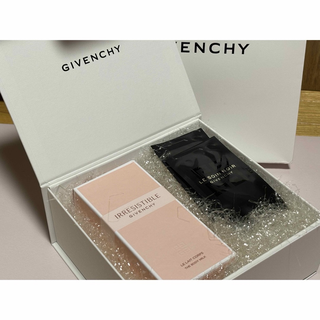 GIVENCHY(ジバンシィ)の【新品】ジバンシー　イレジスティブル ボディミルク コスメ/美容のボディケア(ボディローション/ミルク)の商品写真