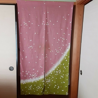 暖簾　舞桜花びら🌸　ピンク×グリーン(のれん)