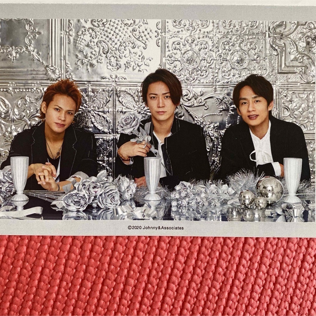 KAT-TUN(カトゥーン)のKAT-TUN  ファンクラブ会報　17冊　誕生日カード　セット エンタメ/ホビーのタレントグッズ(アイドルグッズ)の商品写真