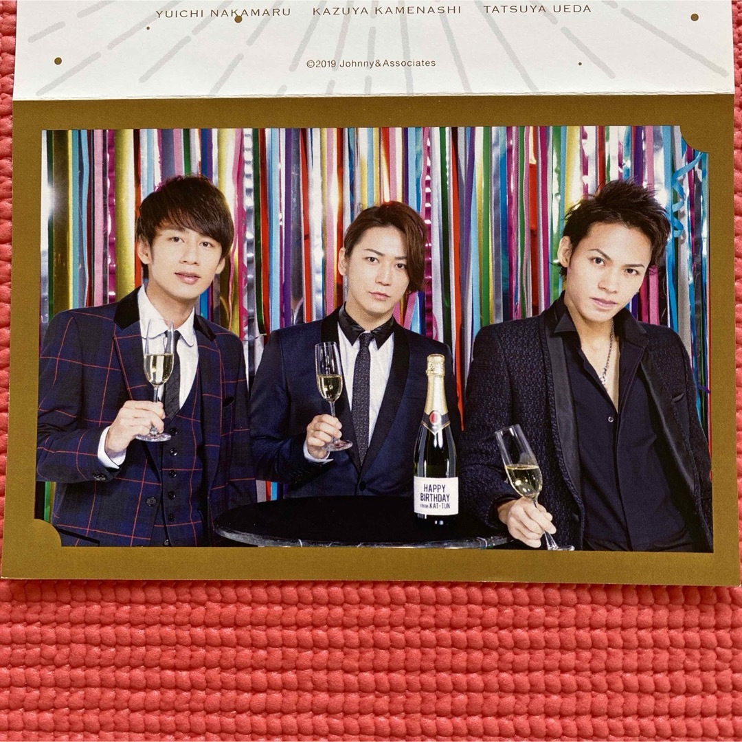 KAT-TUN(カトゥーン)のKAT-TUN  ファンクラブ会報　17冊　誕生日カード　セット エンタメ/ホビーのタレントグッズ(アイドルグッズ)の商品写真