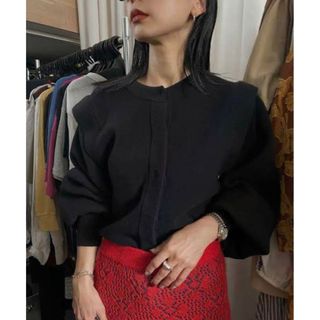 アメリヴィンテージ(Ameri VINTAGE)の2WAY PUFF SLEEVE KNIT TOP ブラック(カーディガン)