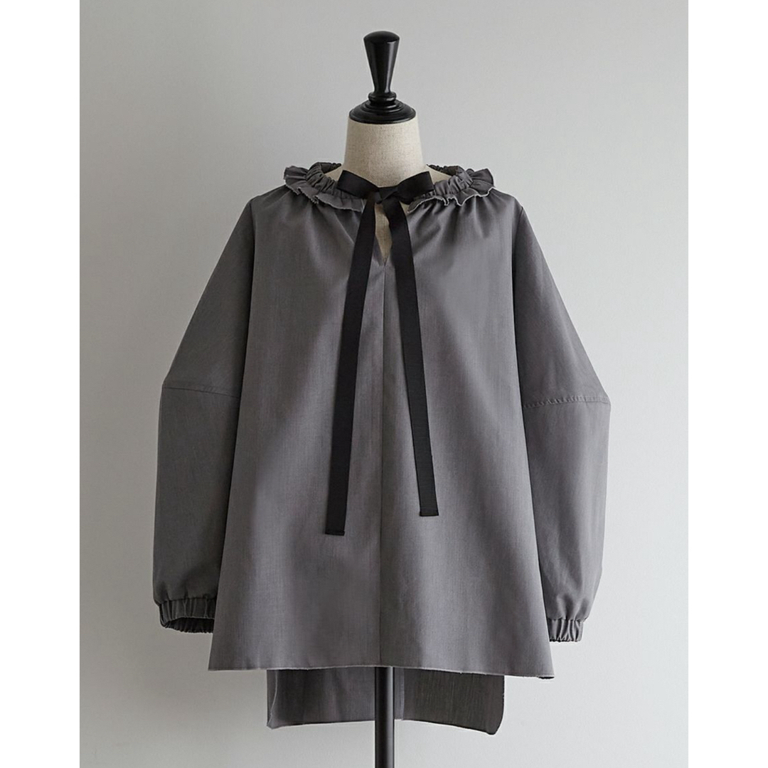 専門店では bow.a PETITEFRILLBLOUSE 